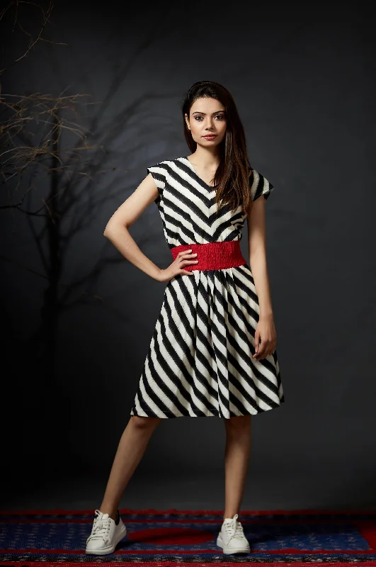 Anjali - V-neck Skater Dress - Black