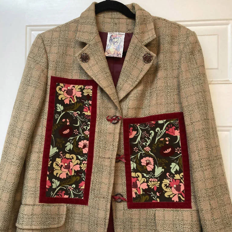 Maggie Devos - Flower patch green/tan plaid jacket - Size 10 women Anorak Shell Jacket Lightweight Jacket Maggie Devos - Flower patch green/tan plaid jacket - Size 10 women Anorak Shell Jacket Lightweight Jacket